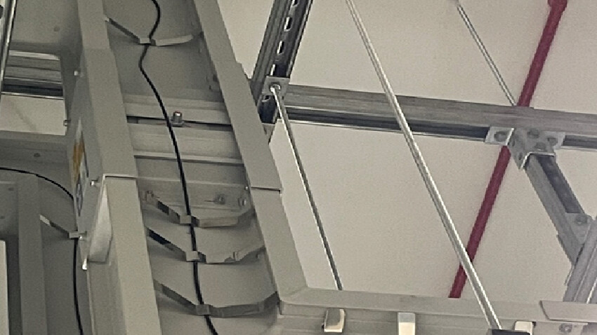 Sensor cable fitted on bus duct Cable and mounting infrastructure for AP Sensing DTS/DAS monitoring