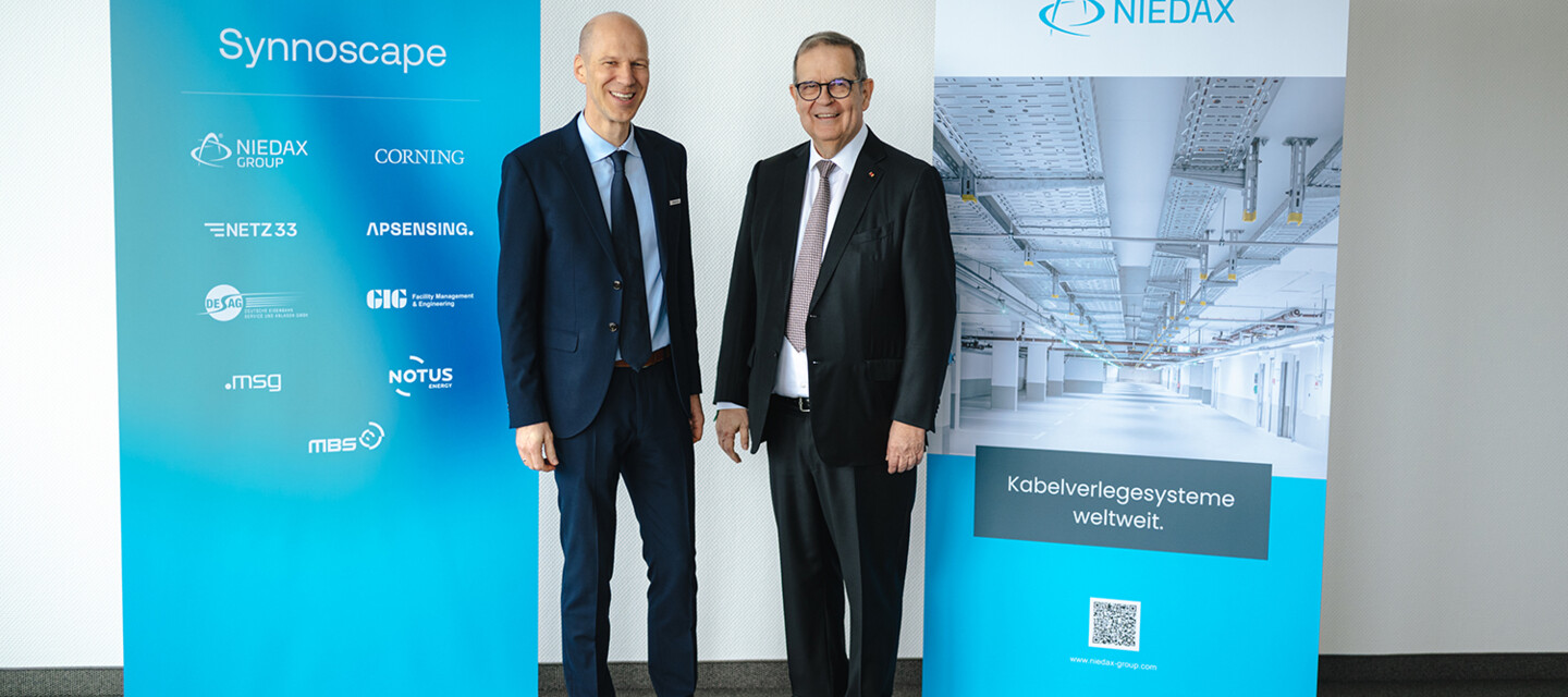 Von links nach rechts: Clemens Pohl, CEO AP Sensing, und Bruno Reufels, CEO Niedax Group. Opening of Synnoscape