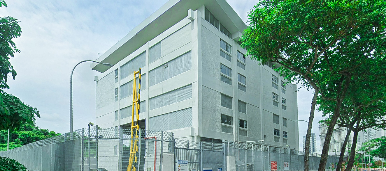 Building facility with fence and gate, suitable for AP Sensing fiber optic sensing solutions for security and asset monitoring Building facility with fence and gate, suitable for AP Sensing fiber optic sensing solutions for security and asset monitoring