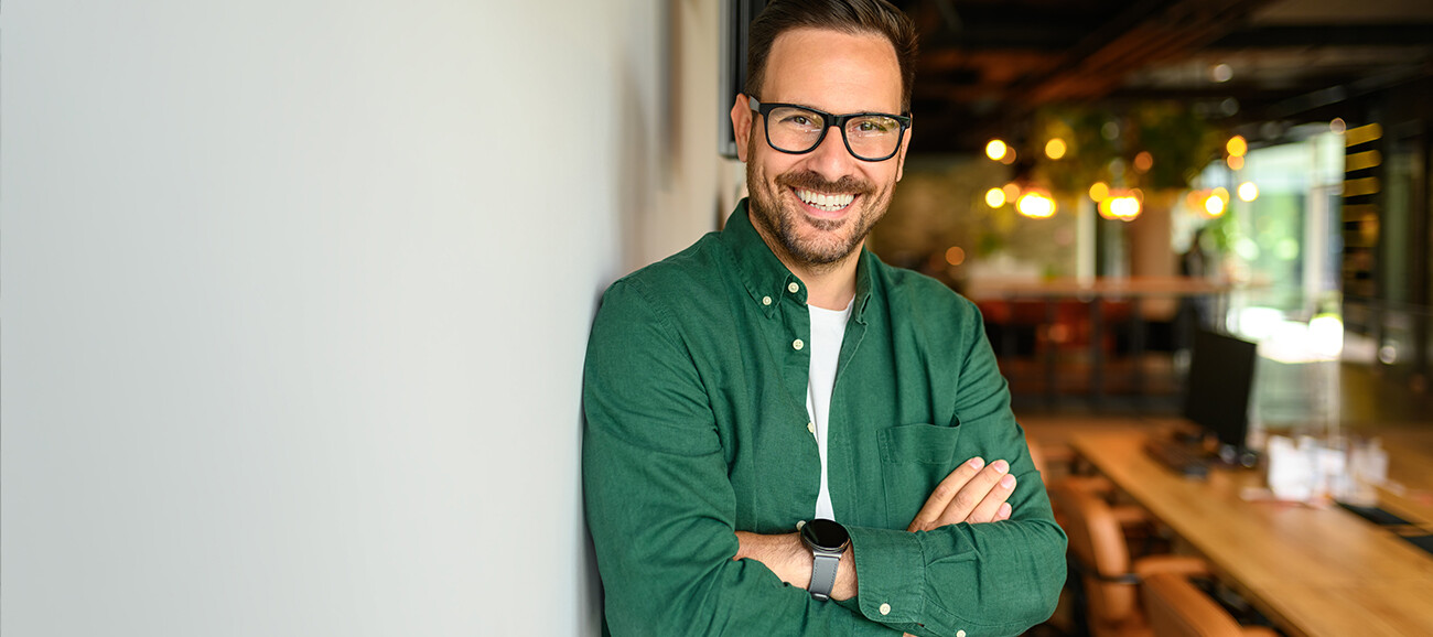 Professional smiling, confident with AP Sensing's fiber optic sensing solutions for critical asset monitoring Professional smiling, confident with AP Sensing's fiber optic sensing solutions for critical asset monitoring