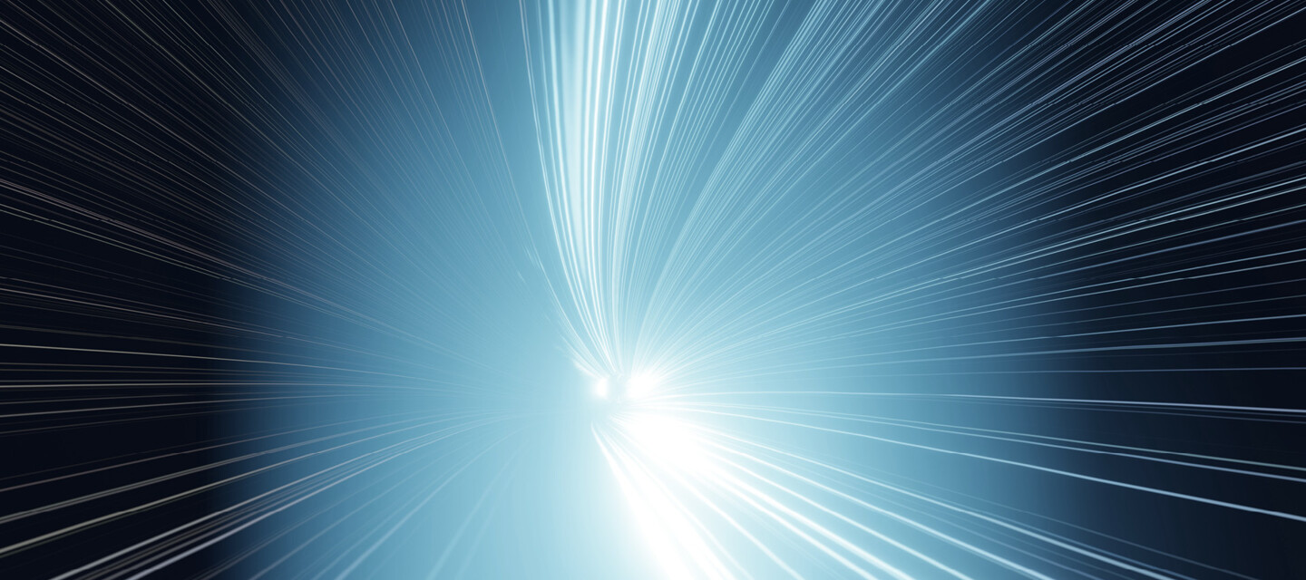 Lichtstrahlen repräsentieren schnelle Glasfaser-Datenübertragung für innovative AP Sensing Sensorik-Lösungen Lichtstrahlen repräsentieren schnelle Glasfaser-Datenübertragung für innovative AP Sensing Sensorik-Lösungen