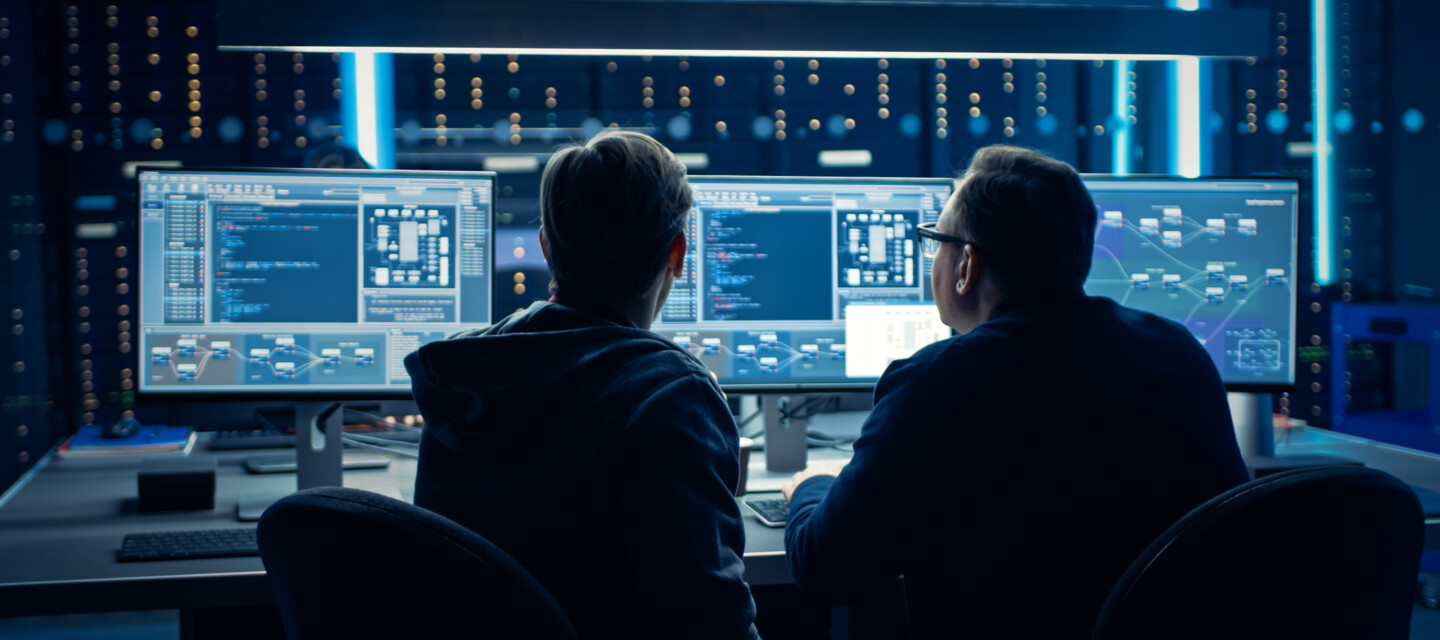 Visualizing and analyzing fiber optic sensor data for critical infrastructure monitoring in a control room Visualizing and analyzing fiber optic sensor data for critical infrastructure monitoring in a control room