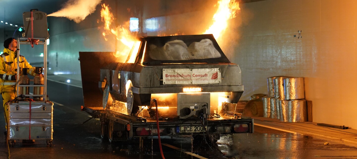 Fire test in tunnel showcasing AP Sensing's early fire detection technology Fire test in tunnel showcasing AP Sensing's early fire detection technology