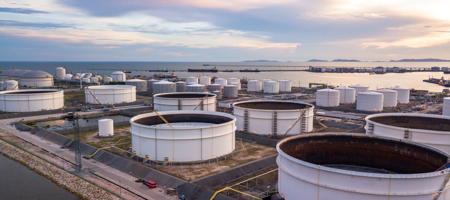 Aerial view of oil and gas storage tanks, critical infrastructure monitored by AP Sensing DTS/DAS solutions Aerial view of oil and gas storage tanks, critical infrastructure monitored by AP Sensing DTS/DAS solutions